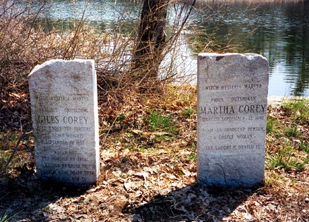 Pamětní značky Giles a Martha Coreyovi, Crystal Lake, Peabody, Mass